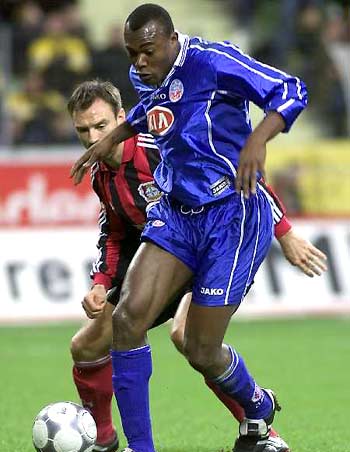 配合莱万多 配合莱万多